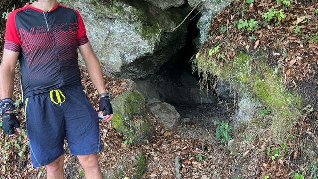 Aperture: 2
Camera: iPhone 13 mini
Iso: 125
Orientation: 1 2025-08-20-Grotte-de-Pancheraccia LMJC 06
