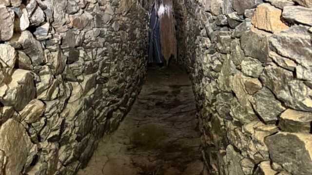 Aperture: 2
Camera: iPhone 16 Pro Max
Iso: 1000
Orientation: 1 2025-11-09-Tunnel-San-Quilico-et-San-Angelo Wanda 01