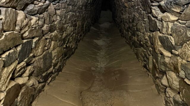 Aperture: 2
Camera: iPhone 16 Pro Max
Iso: 1000
Orientation: 1 2025-11-09-Tunnel-San-Quilico-et-San-Angelo Wanda 03